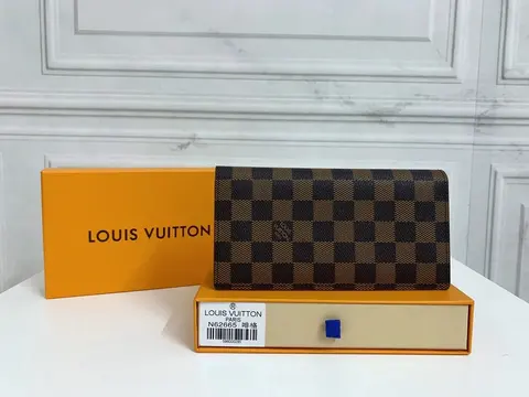 Louis Vuitton Damier Ebene Clutch
