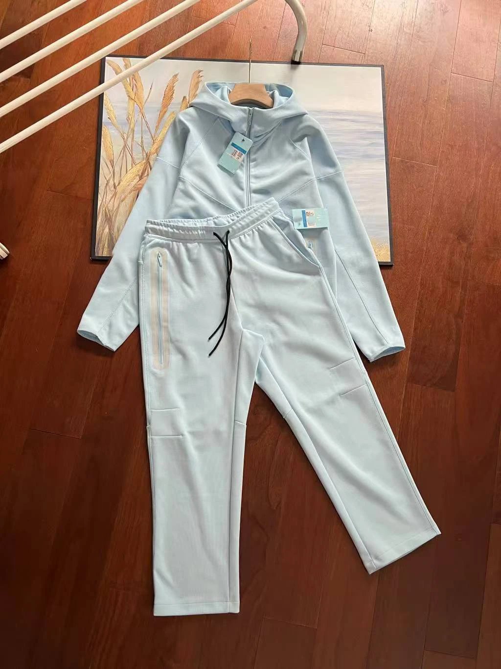 浅蓝色