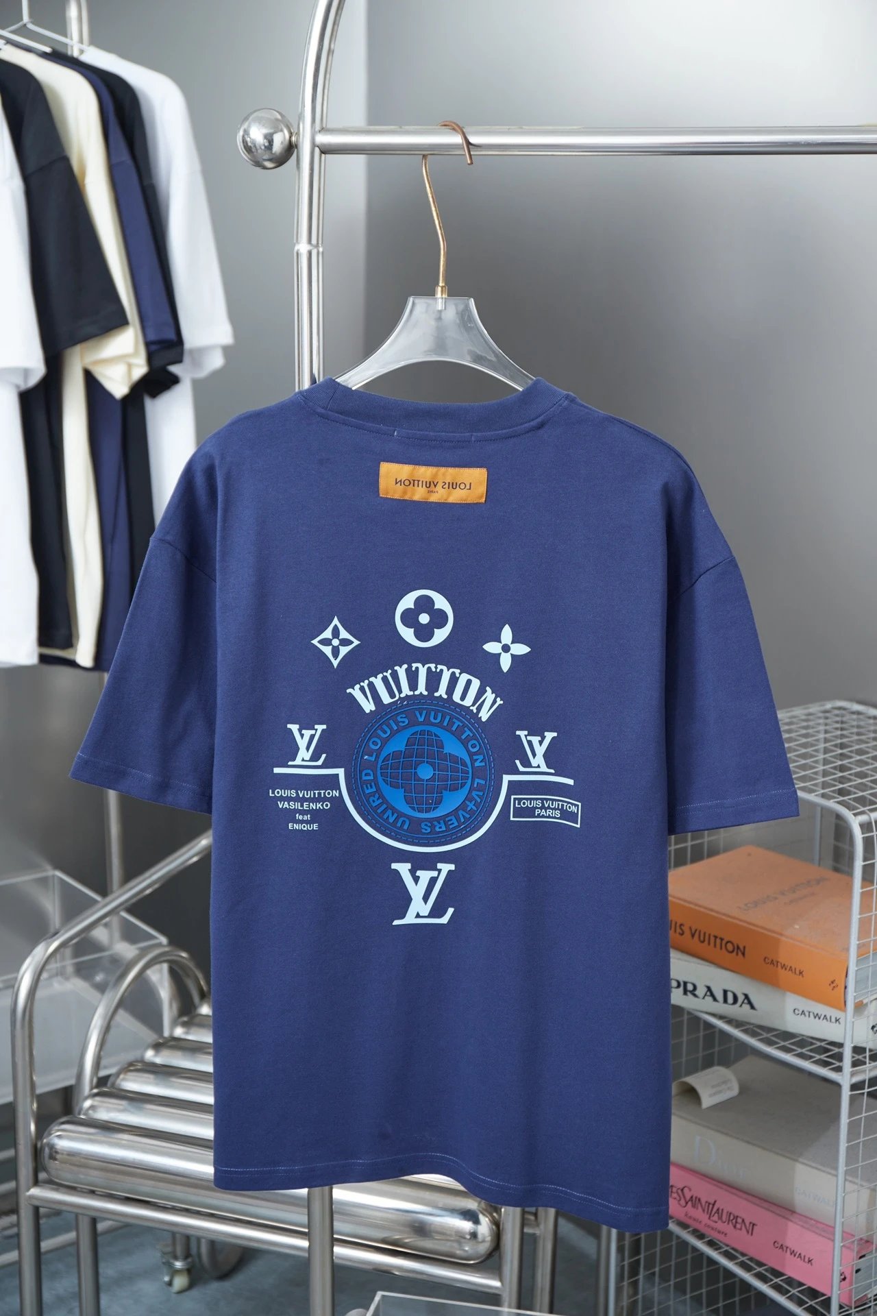 L*OUIS  VUITT*ON