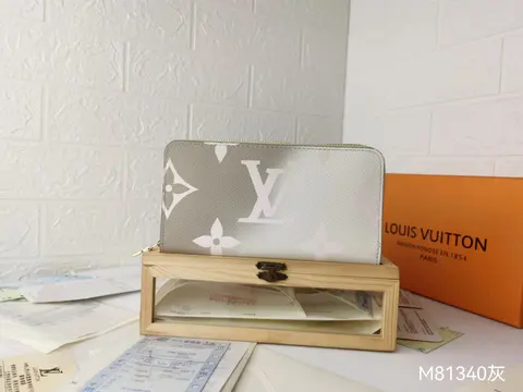 Louis Vuitton Monogram Eclipse Zippy Wallet M81340