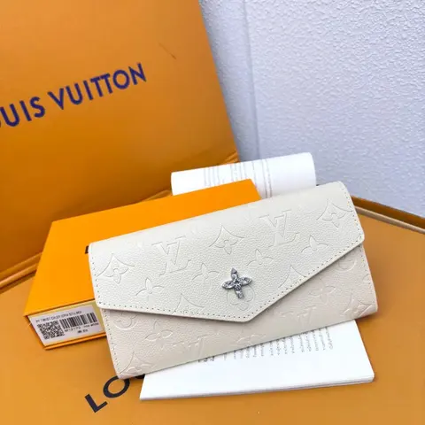 Louis Vuitton White Epi Leather Twist Clutch