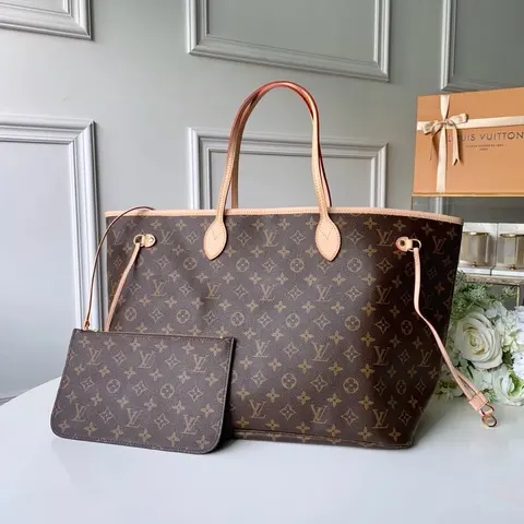 Louis Vuitton Neverfull GM Monogram Tote Bag with Pochette