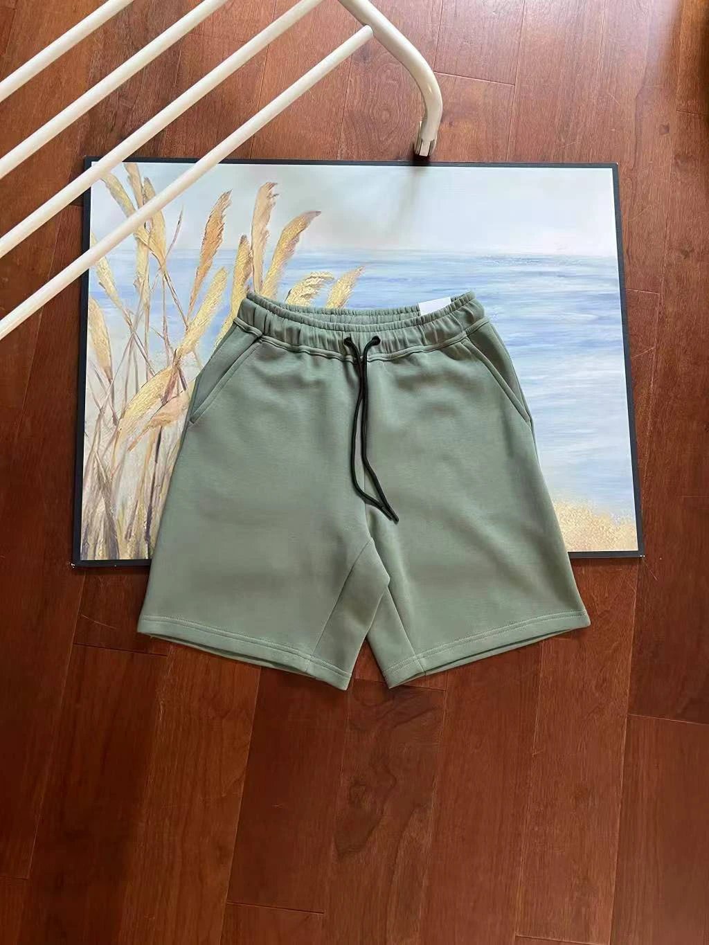 草绿色