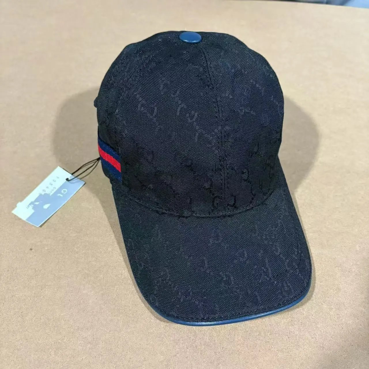 黑色