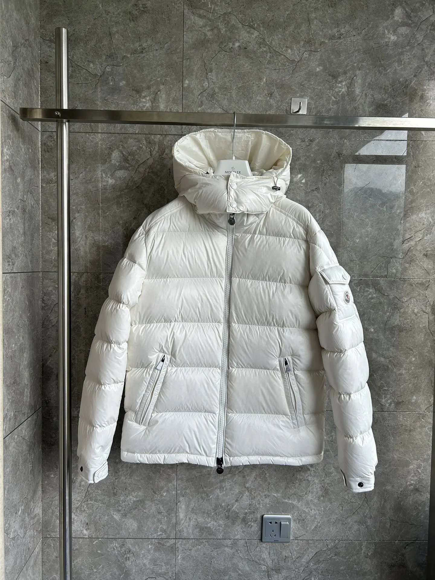 白色White