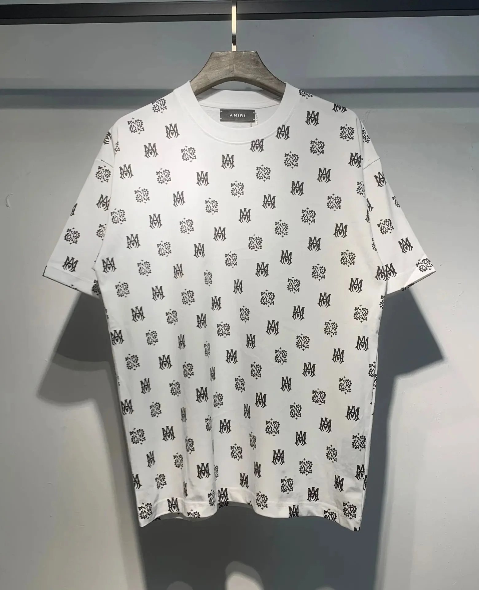 688 白色