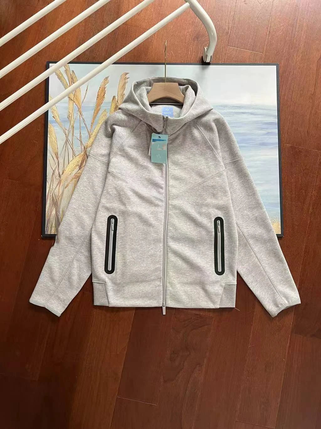 浅灰色