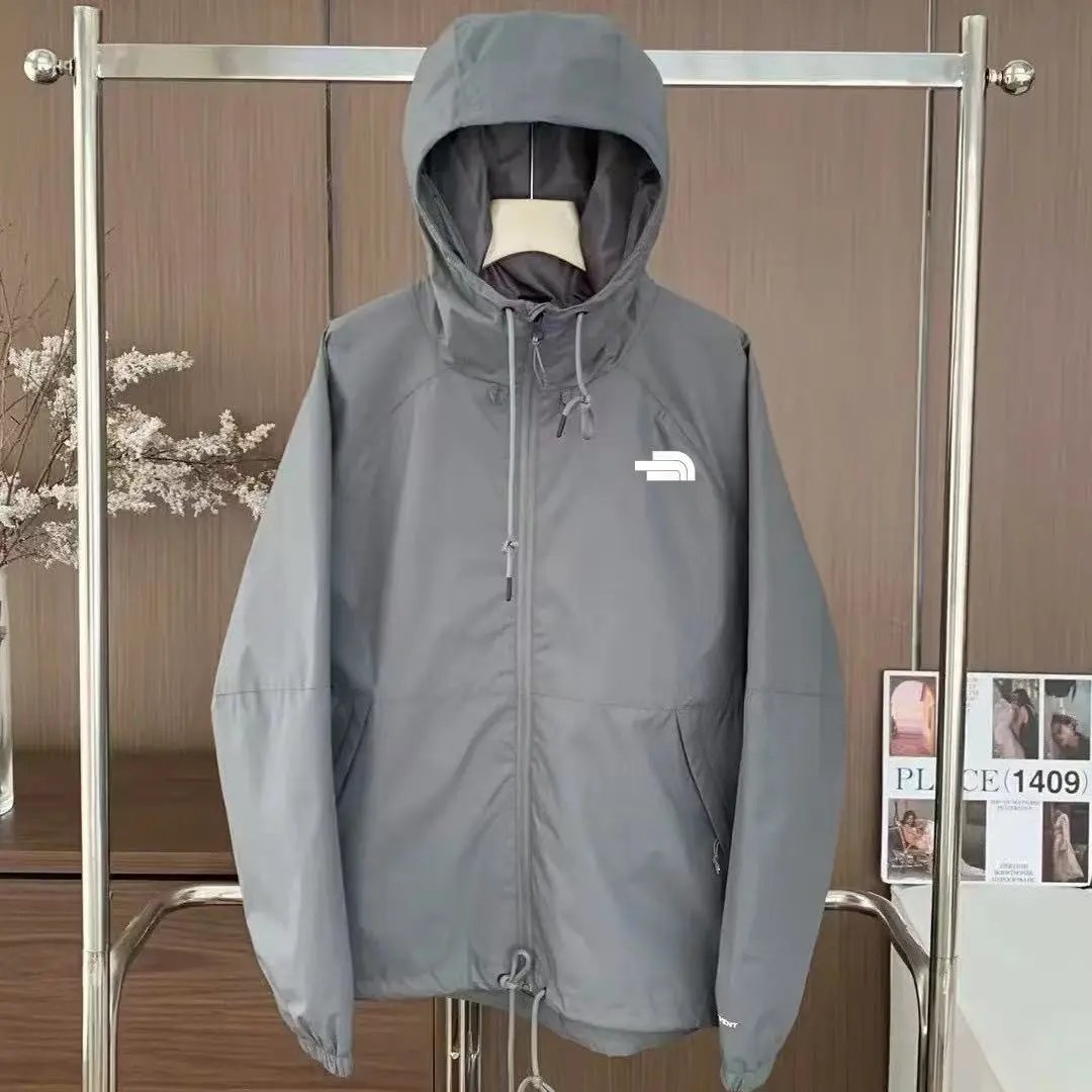 灰色
