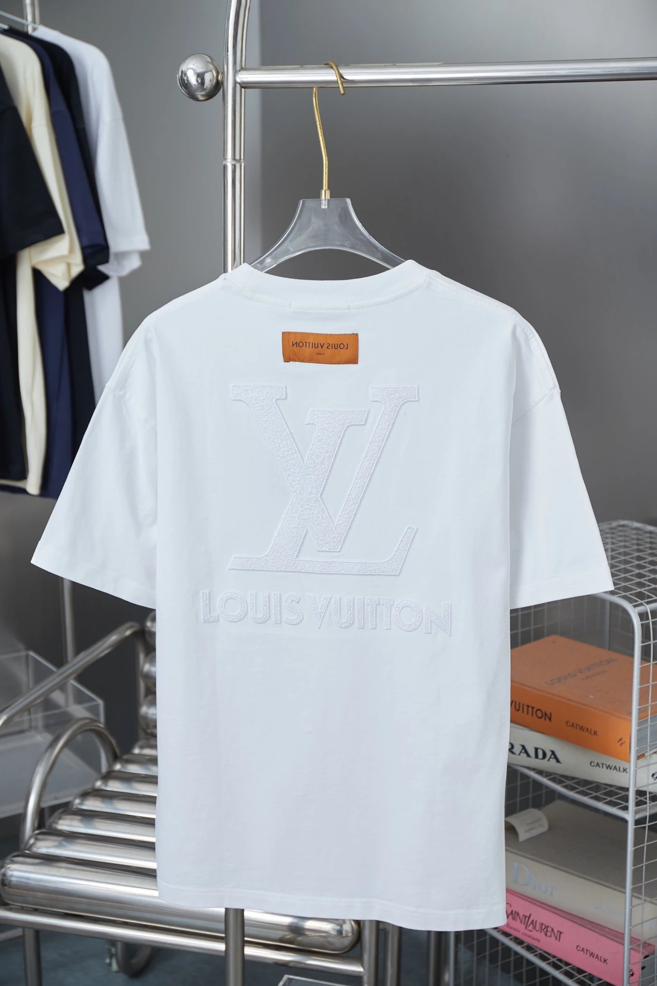 Lou*is  Vuitt*on