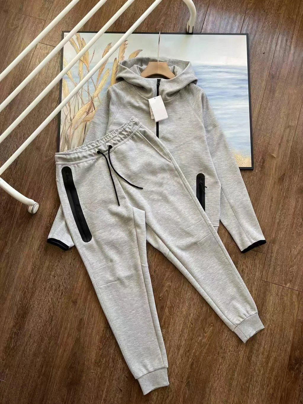 浅灰色