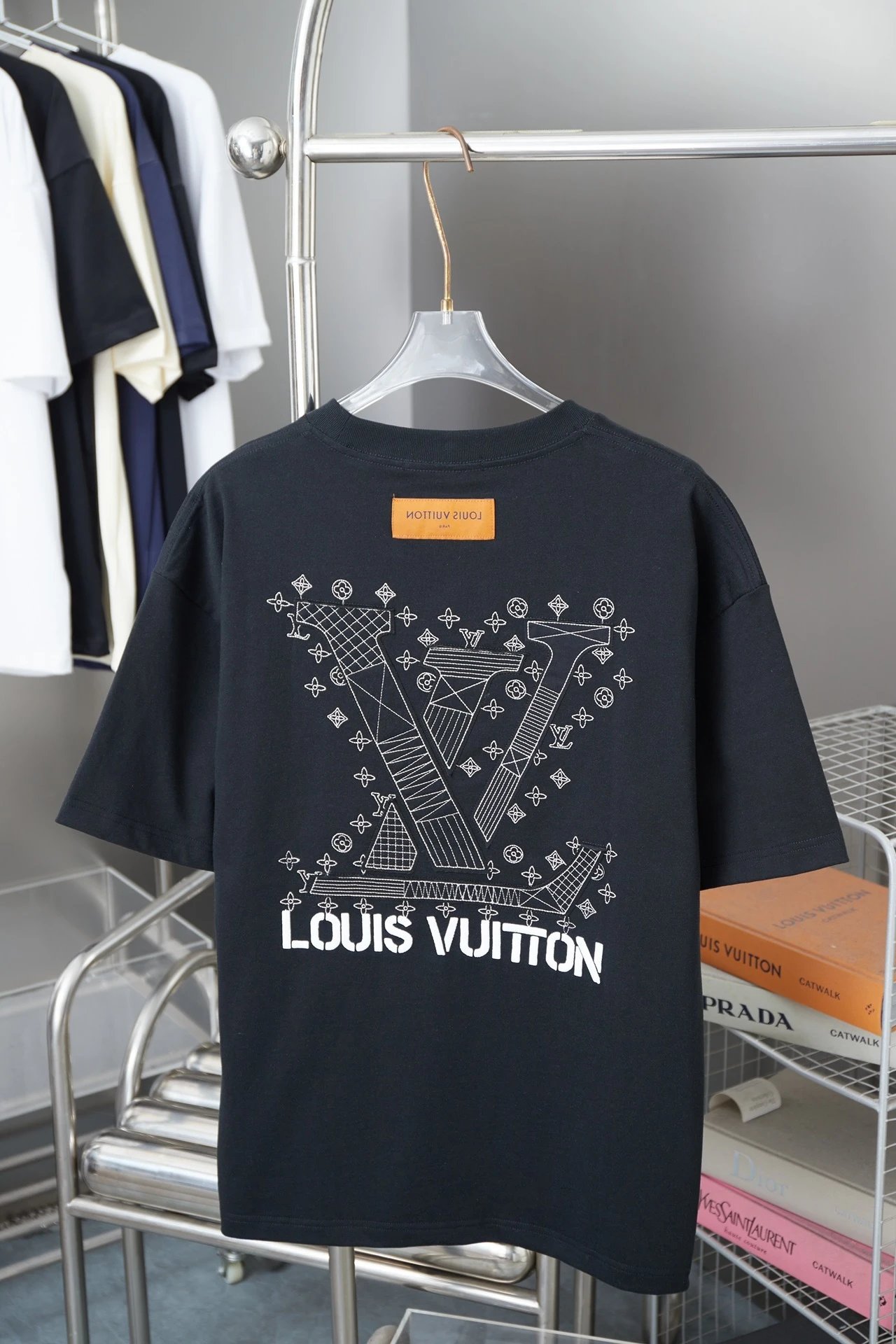 L*ouis  Vui*tton