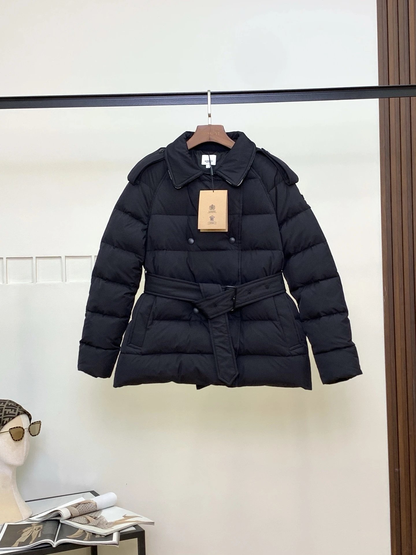 黑色  Black