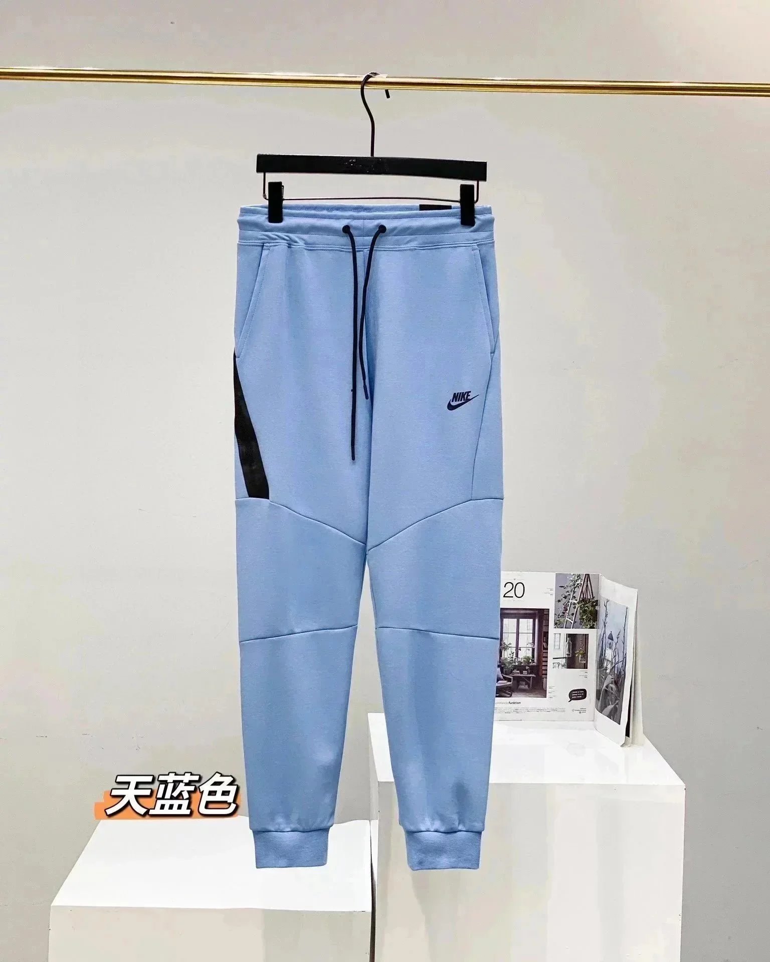 蓝色裤子