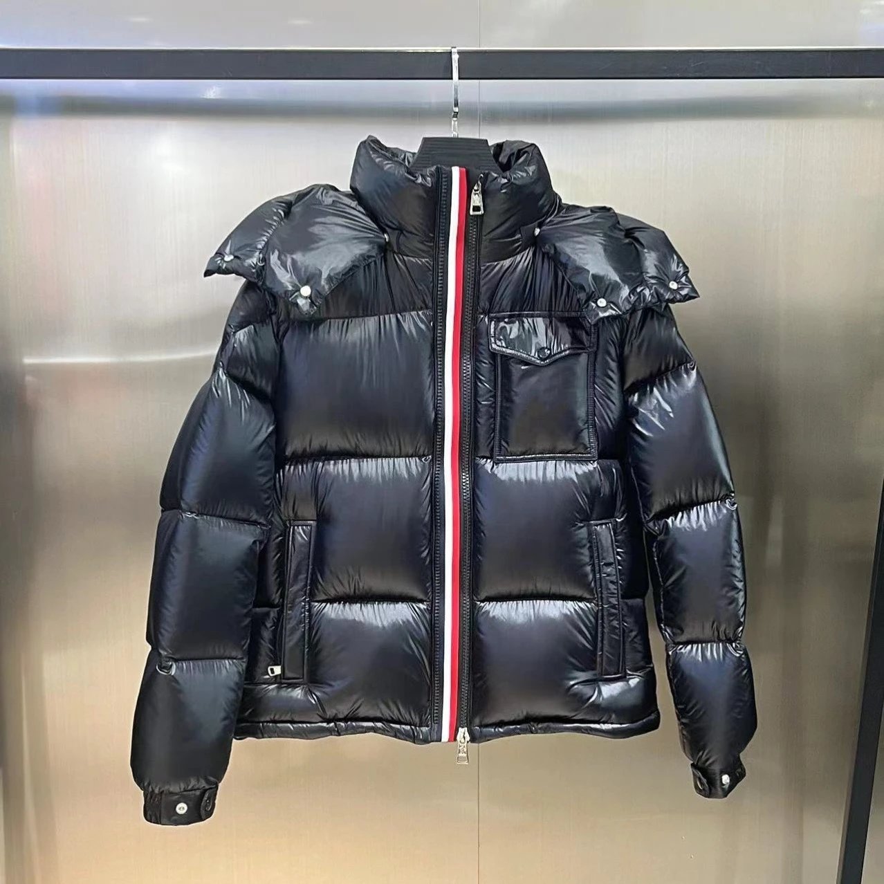 黑色