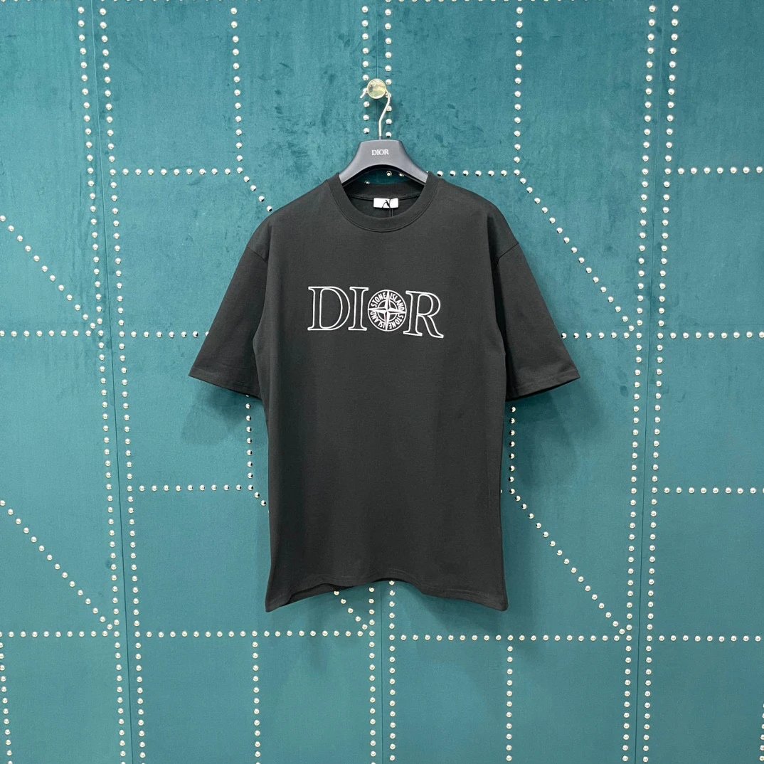 黑色 Black