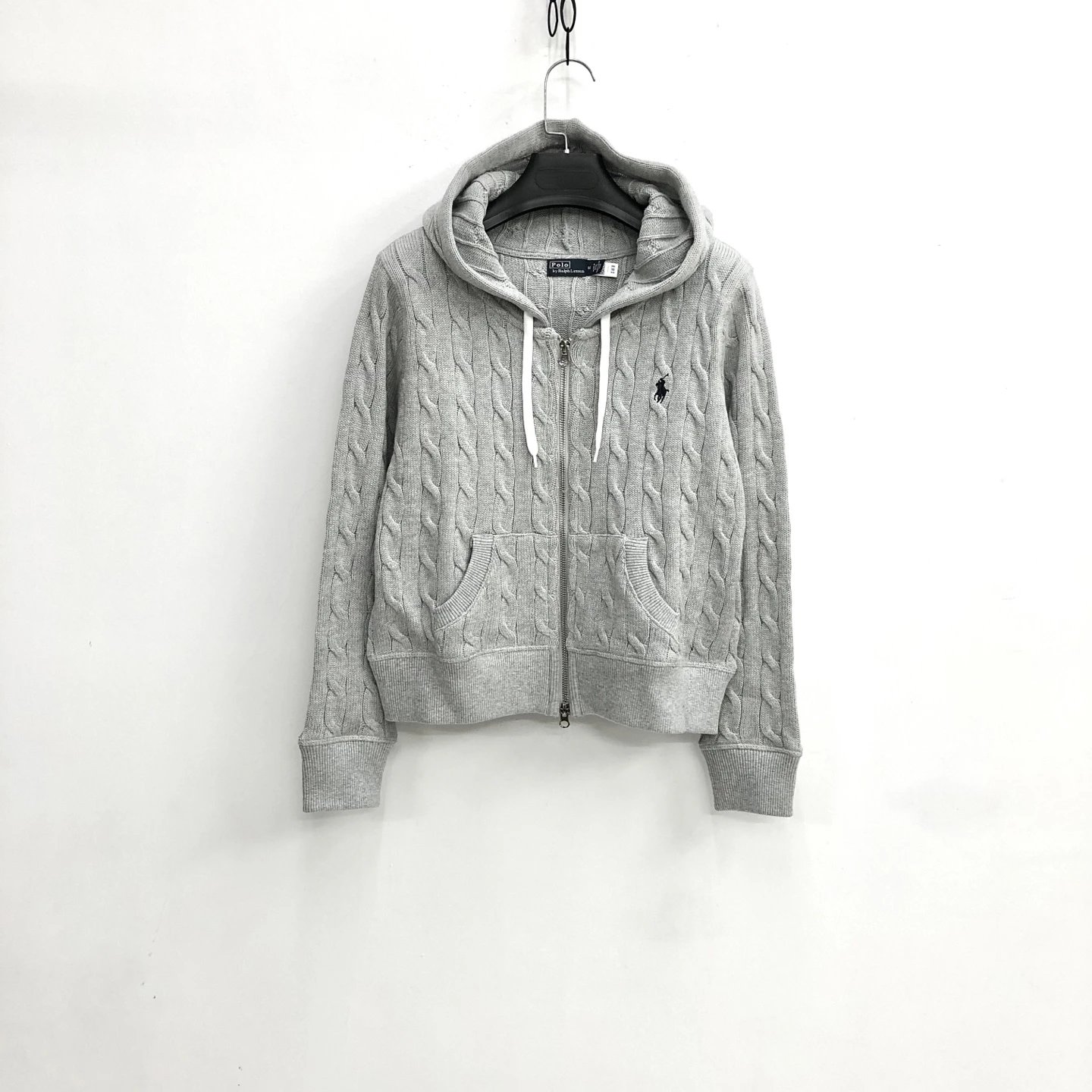 灰色 Grey