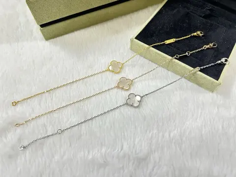 Three-Tone Clover Pendant Necklaces Set