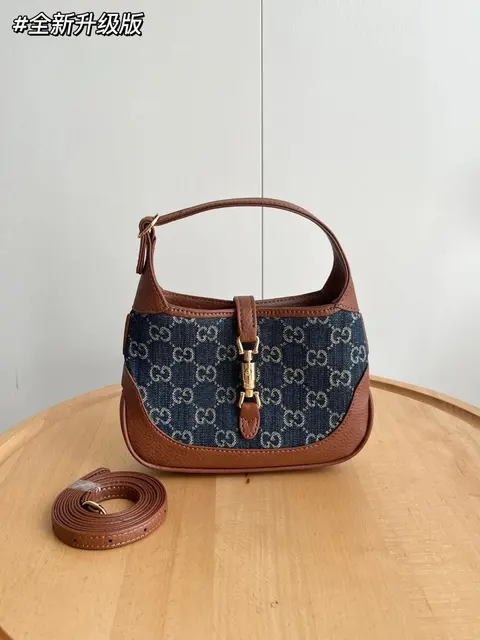 Gucci GG Supreme Canvas Horsebit Bag