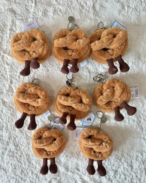 Dandelion Plush Toy with Bread Knot Design