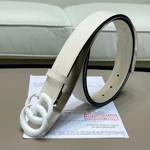 Gucci White Leather Belt with Interlocking G Buckle