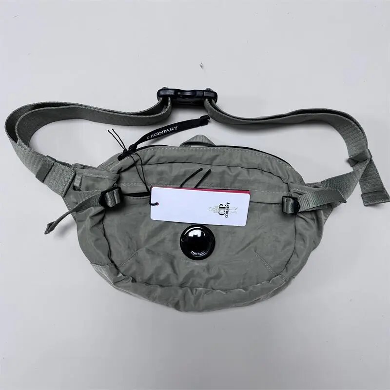 军绿色army green