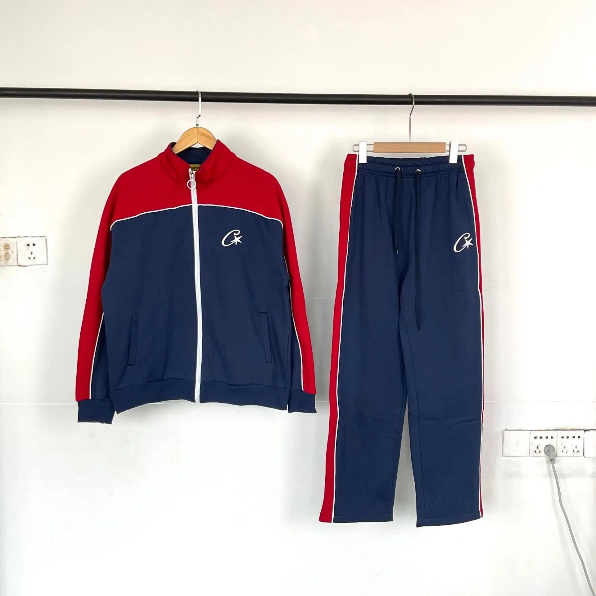 红拼宝蓝上衣
