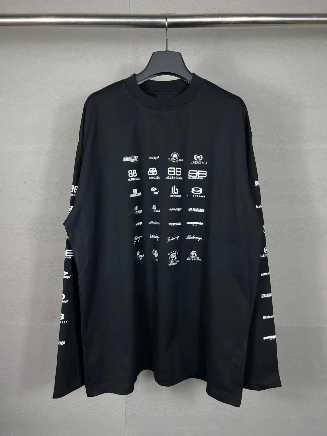 黑色