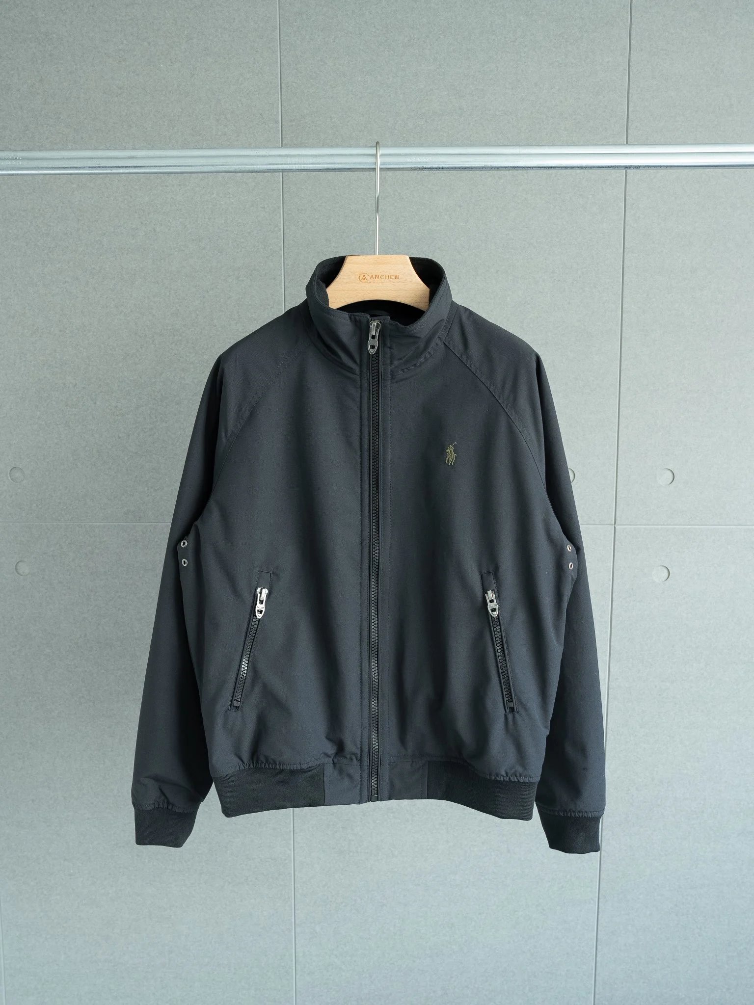 黑色  Black