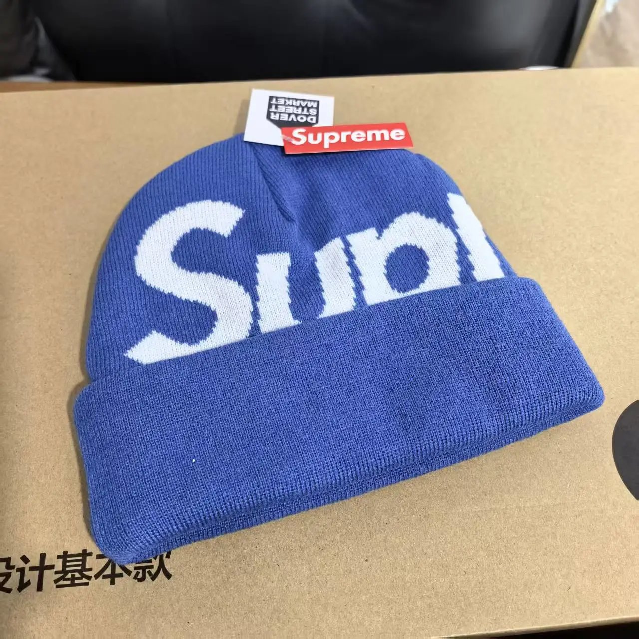 宝蓝色