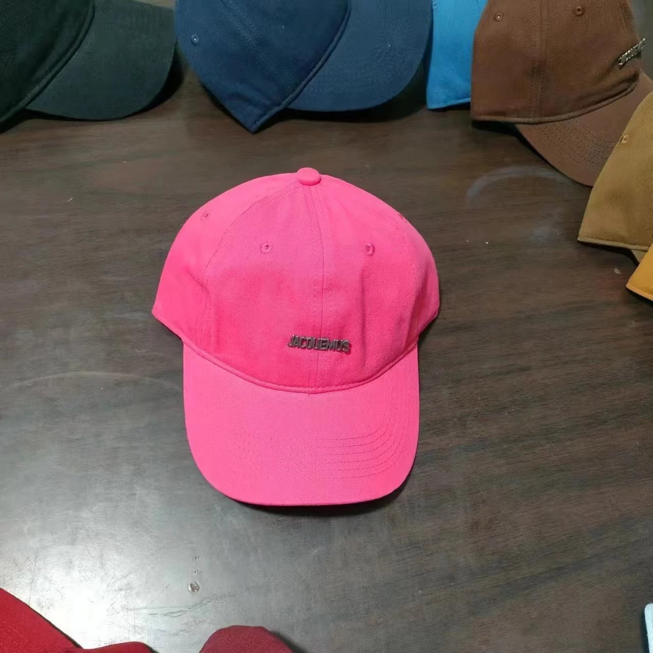 深粉红