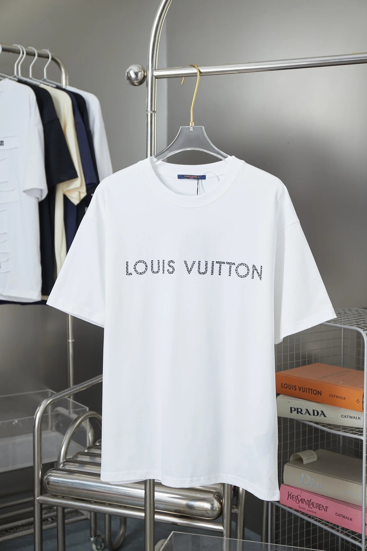 L*ouis  Vui*tton