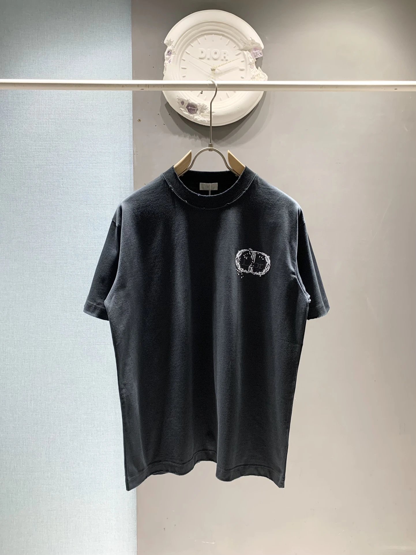 黑色 Black