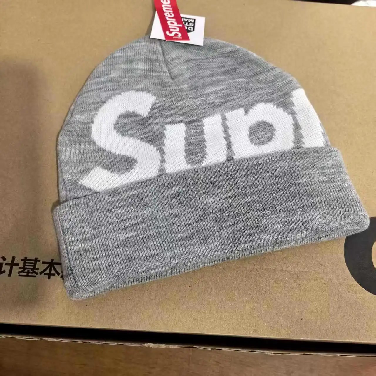 灰色