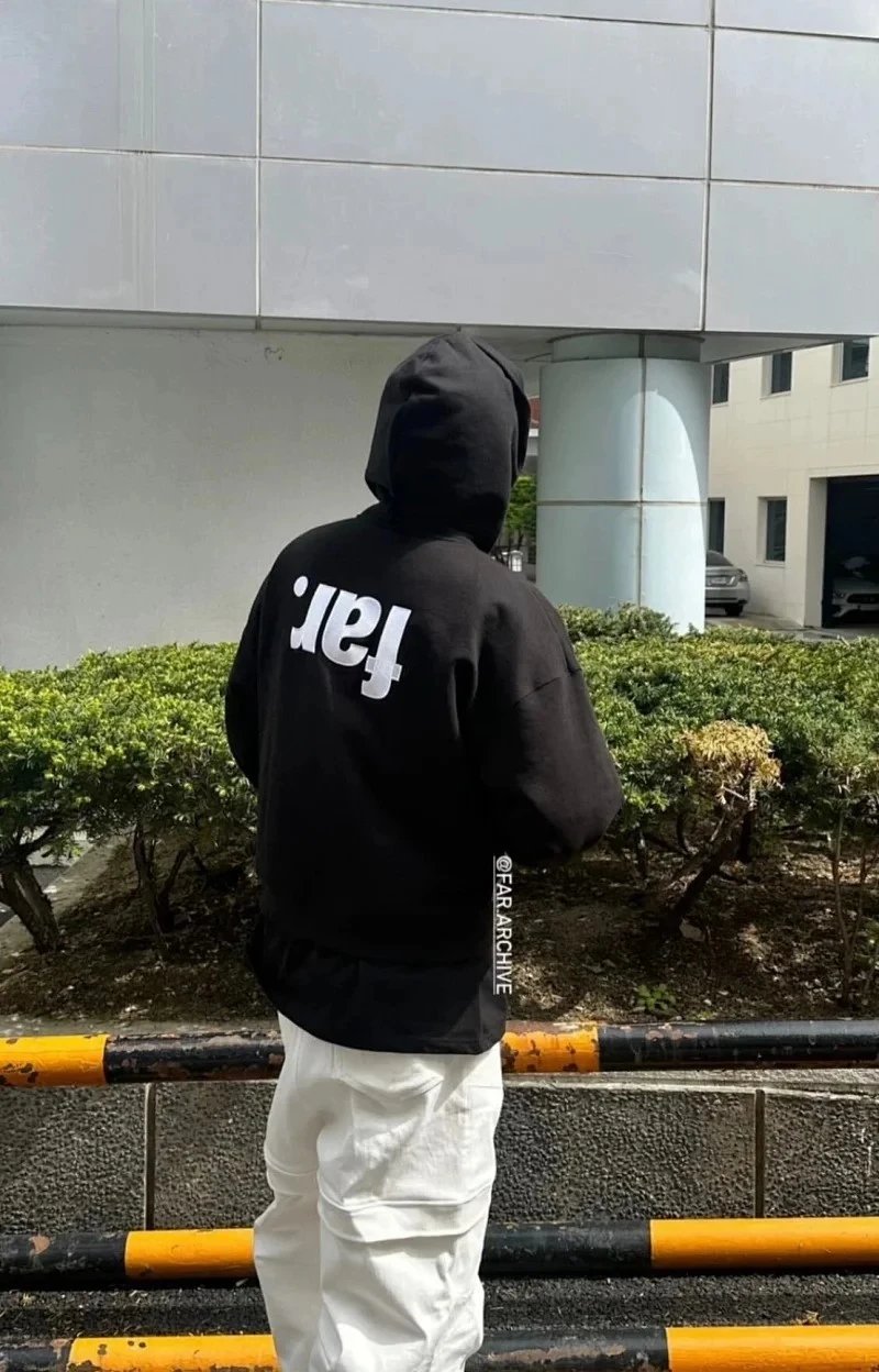 黑色