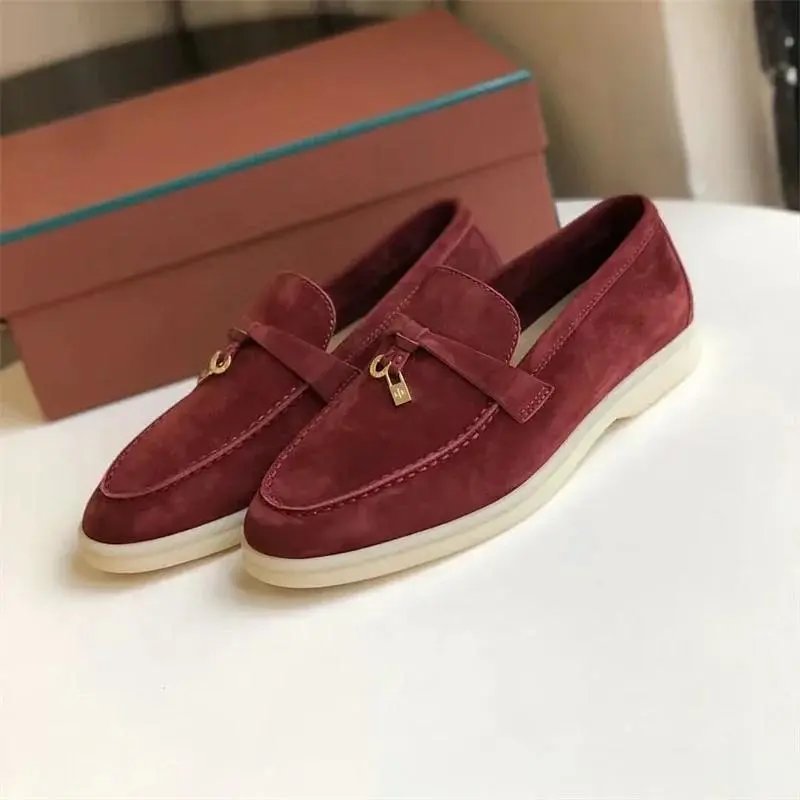 酒红色