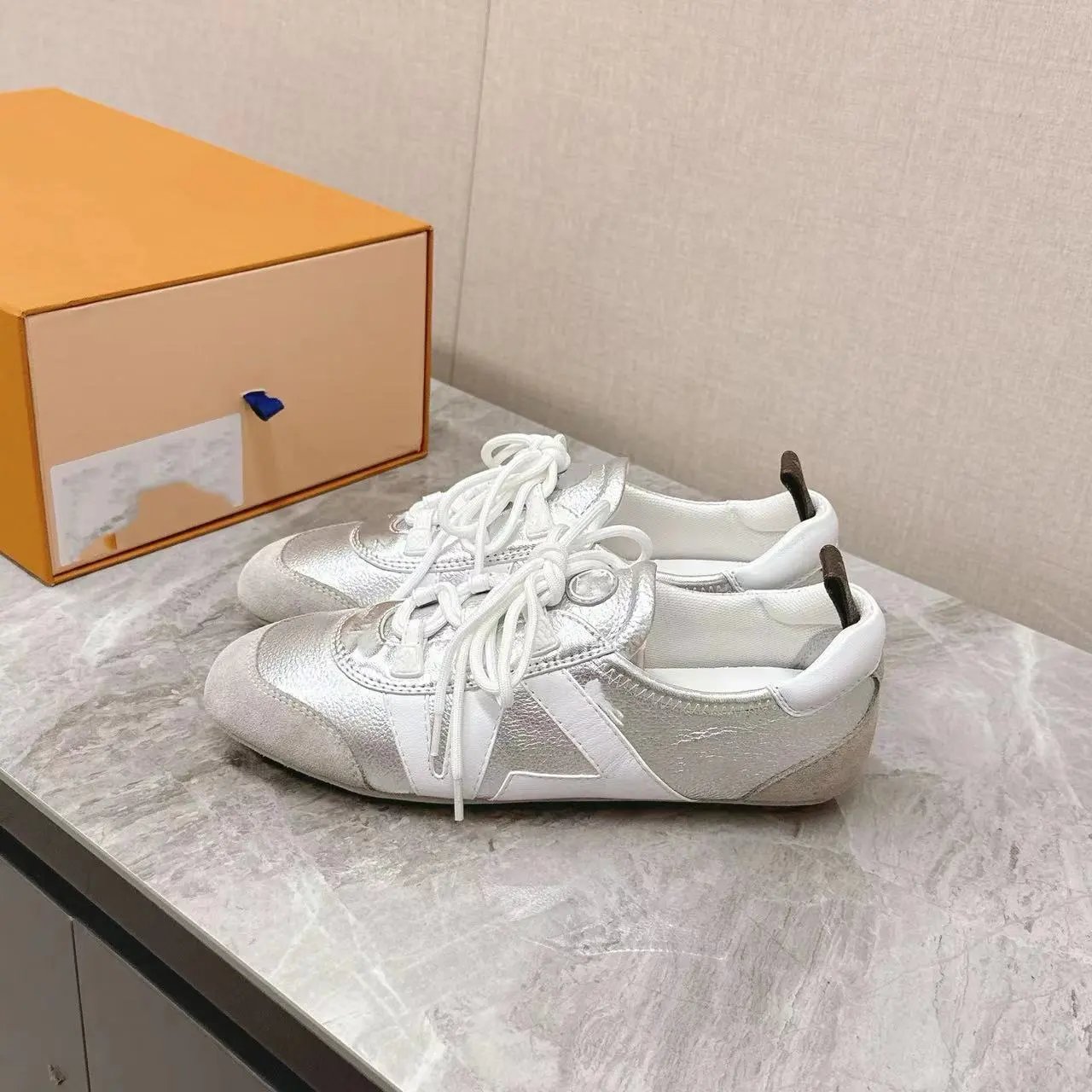 银色