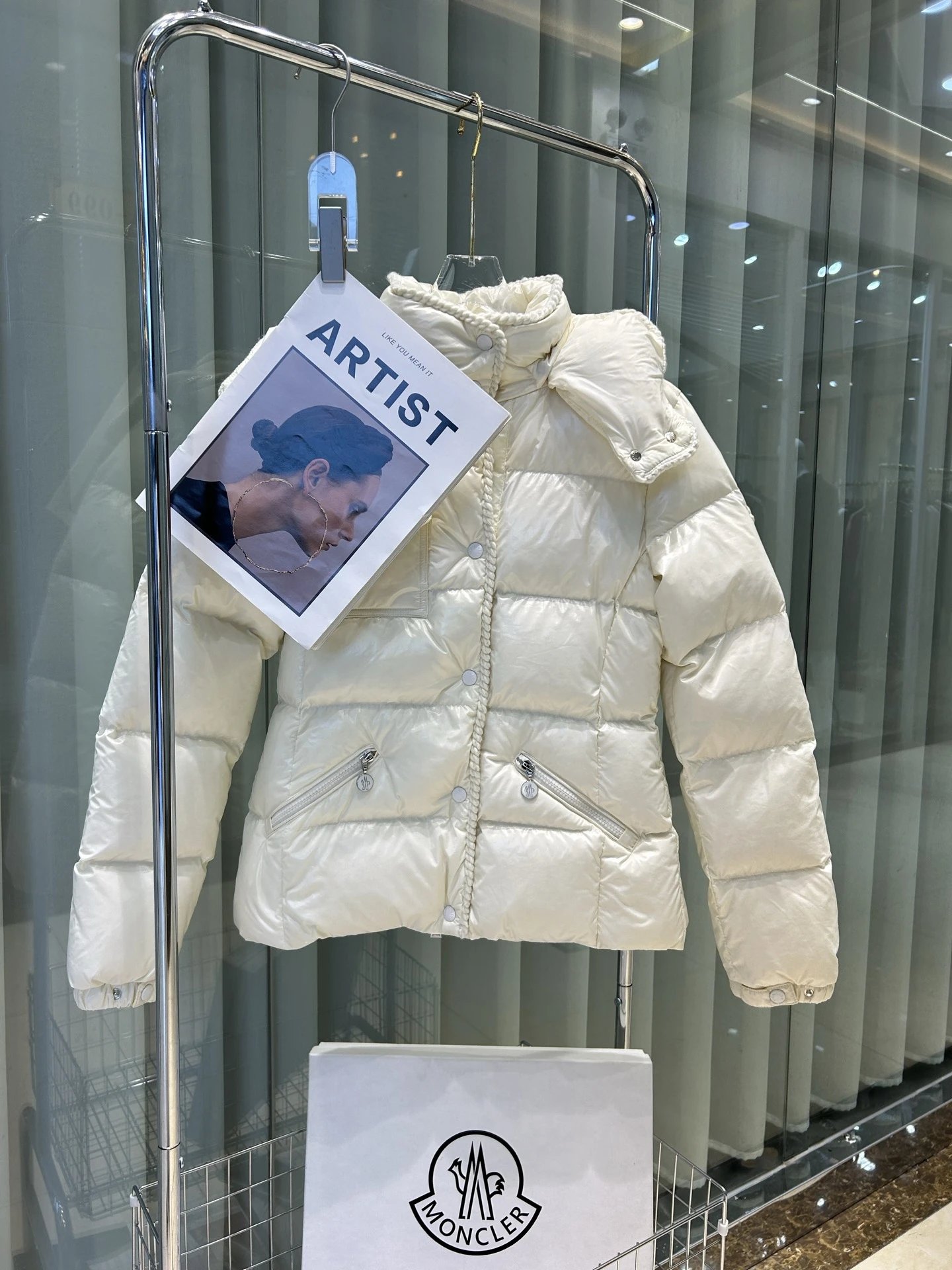 白色White