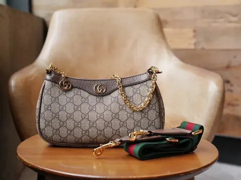 Gucci GG Supreme Chain Shoulder Bag