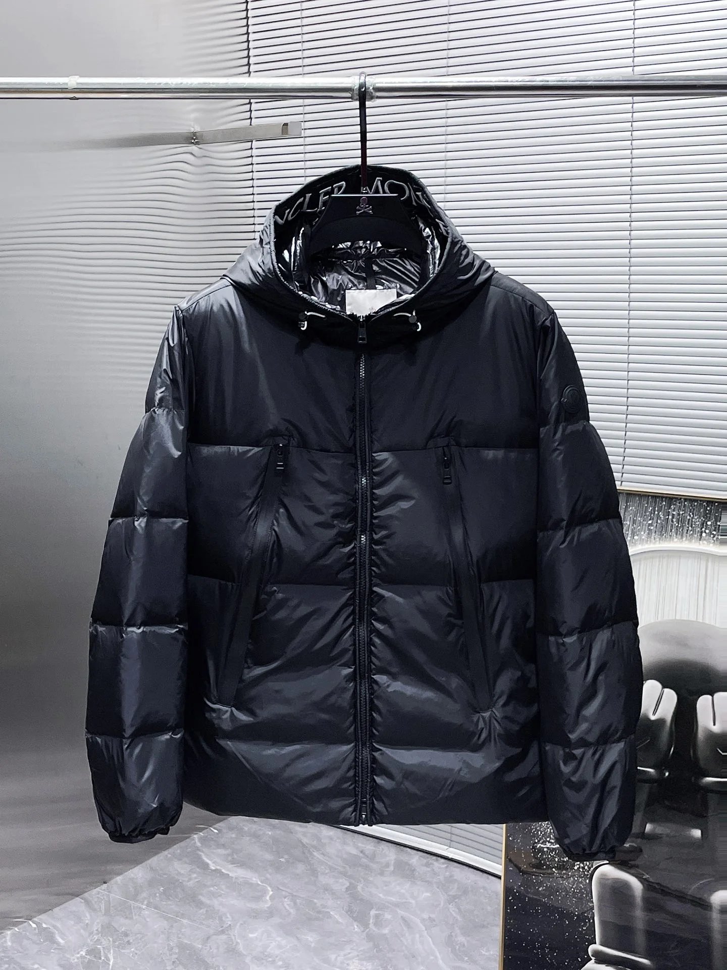 黑色 Black