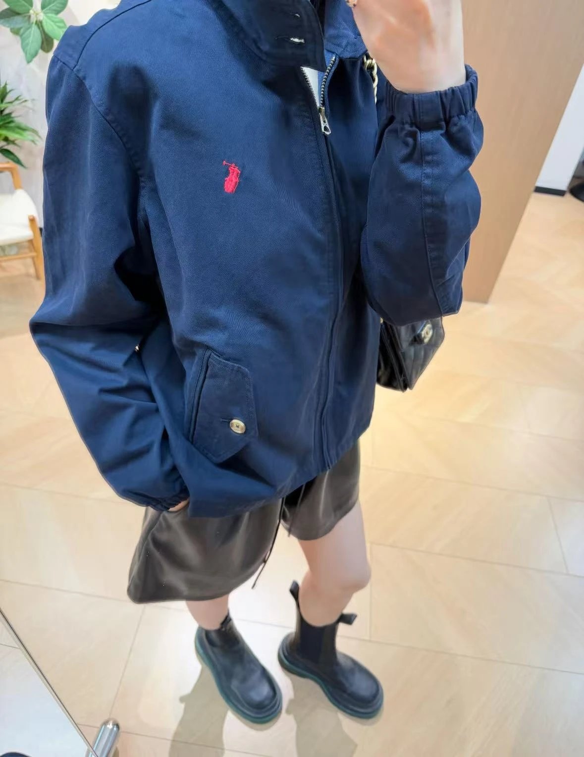 藏青色