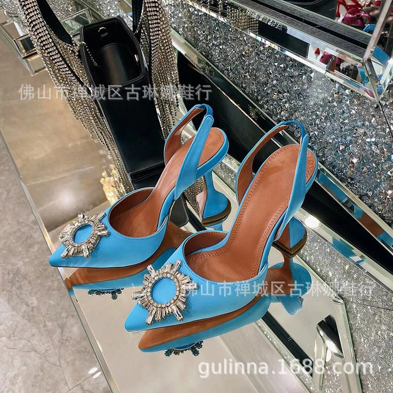 浅蓝色