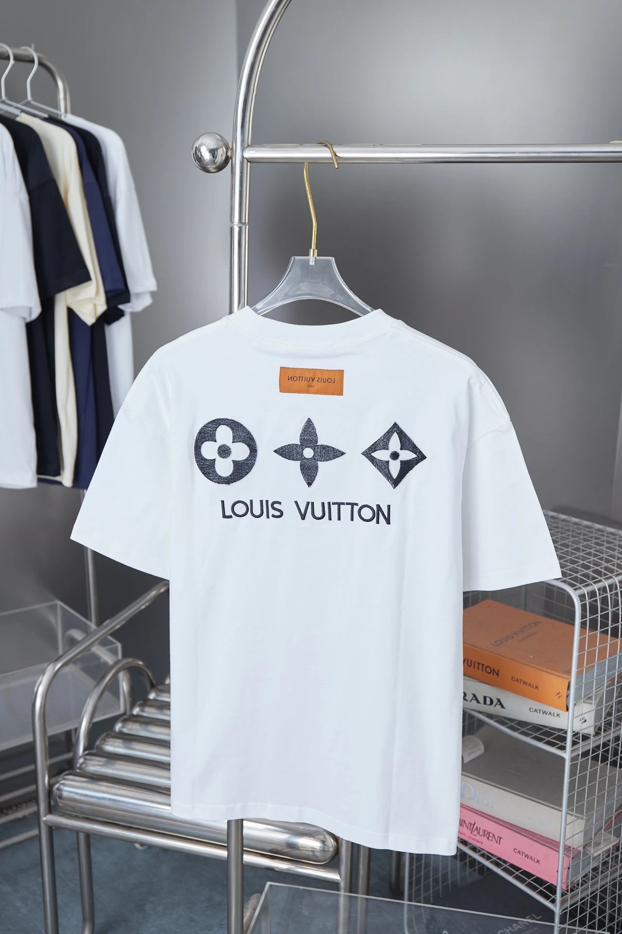 L*OUIS  VUITT*ON