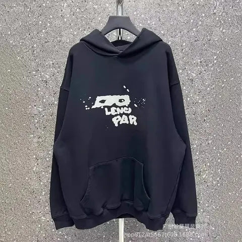 Black Hoodie with 'LENO PAR' Graphic Print