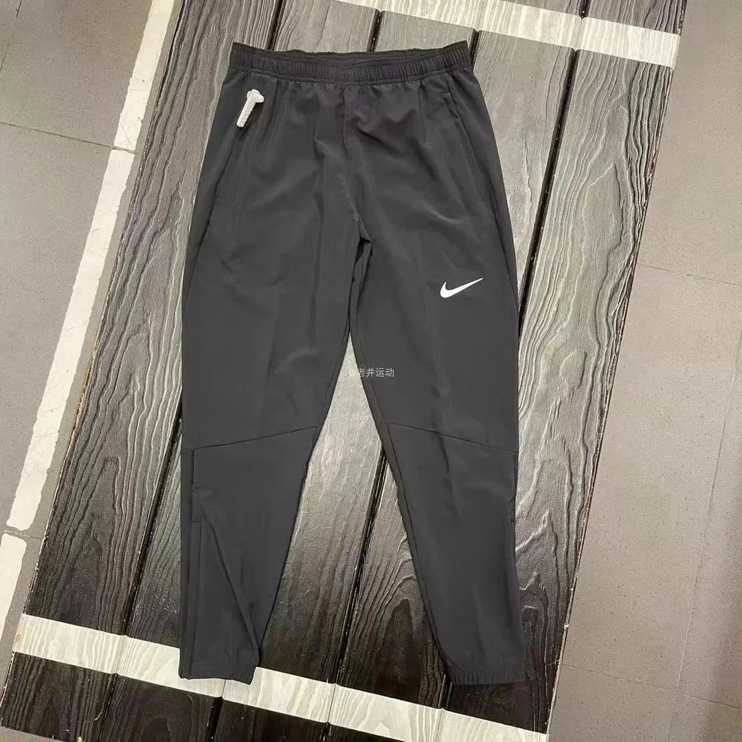 Nike 黑色束脚裤