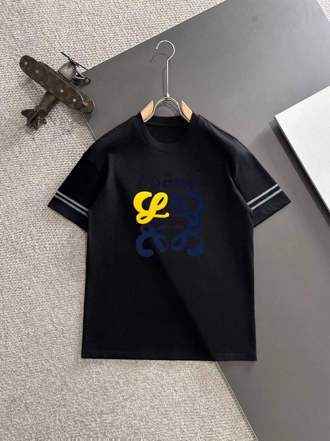 Lo*ewe br*and