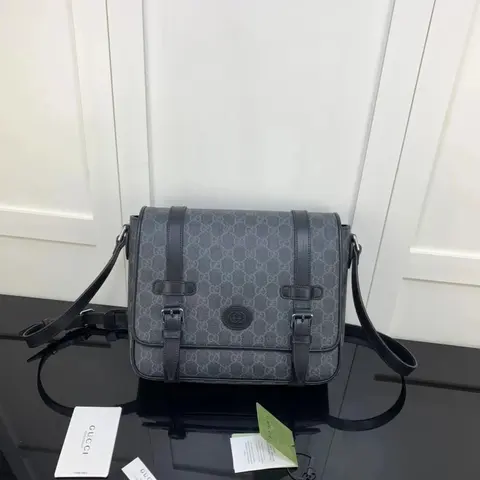 Gucci GG Supreme Messenger Bag
