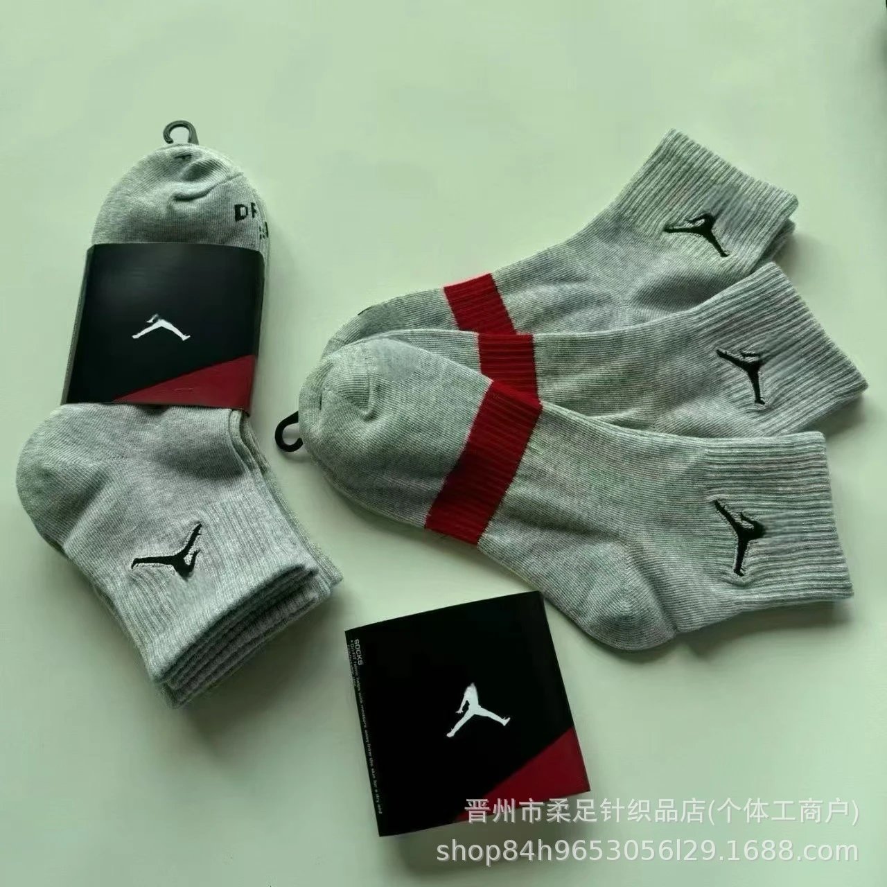 灰色