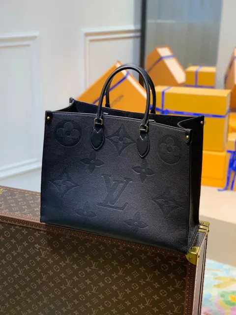 Louis Vuitton Neverfull Tote Bag