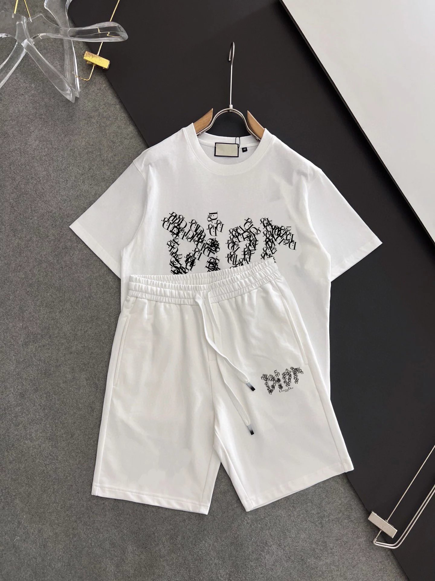 03白色