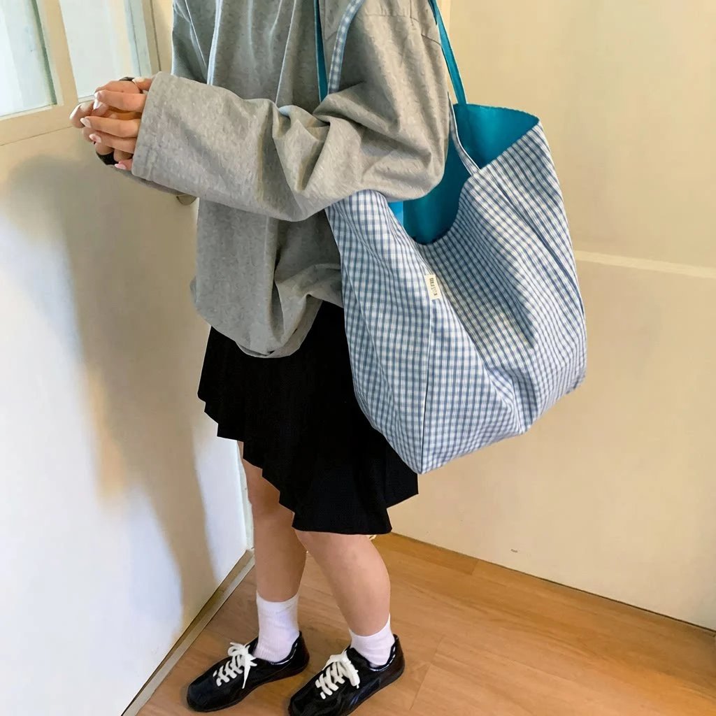 深蓝色